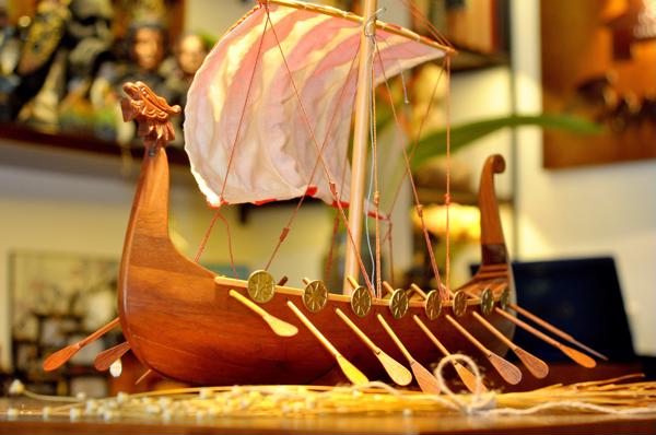Thuyền buồm Viking